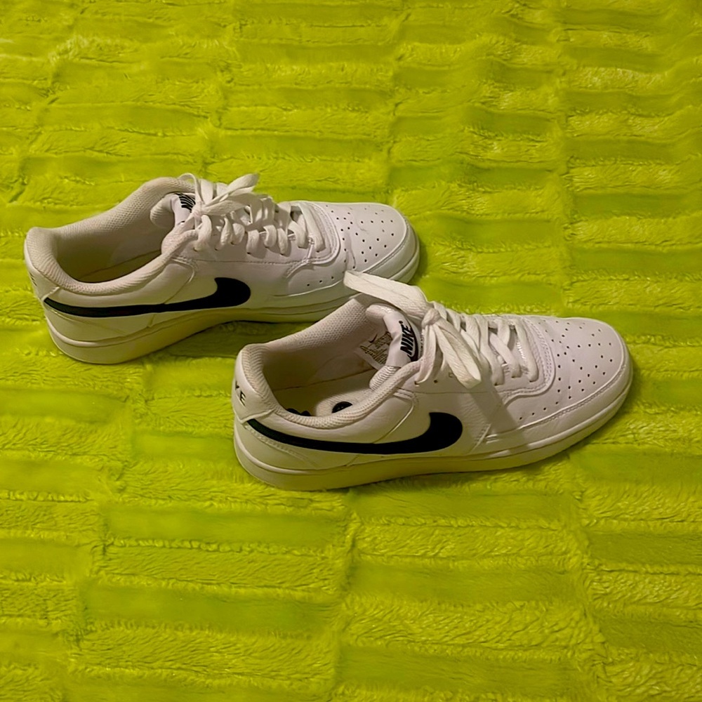 Nike Women’s 9.5 Sneakers
